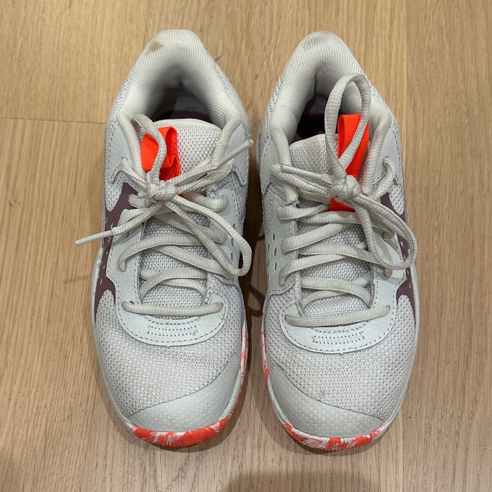 Under Armour Girls basketball Sneakers in Gray and Orange